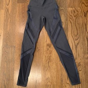 ALO yoga mesh insert leggings